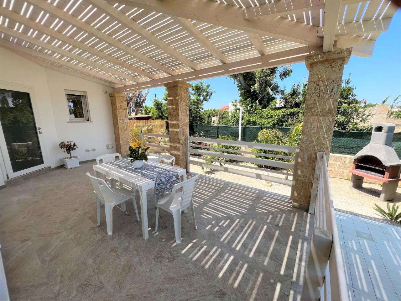 Resort Almaredamarra Con Piscina E Idromassaggio Sul Mare in Torre San Giovanni, Italy