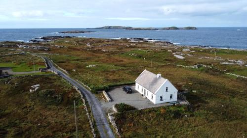 Lands End Cottage Connemara — 4-Star Luxury Hotel in Gaillimh, Republic of Ireland