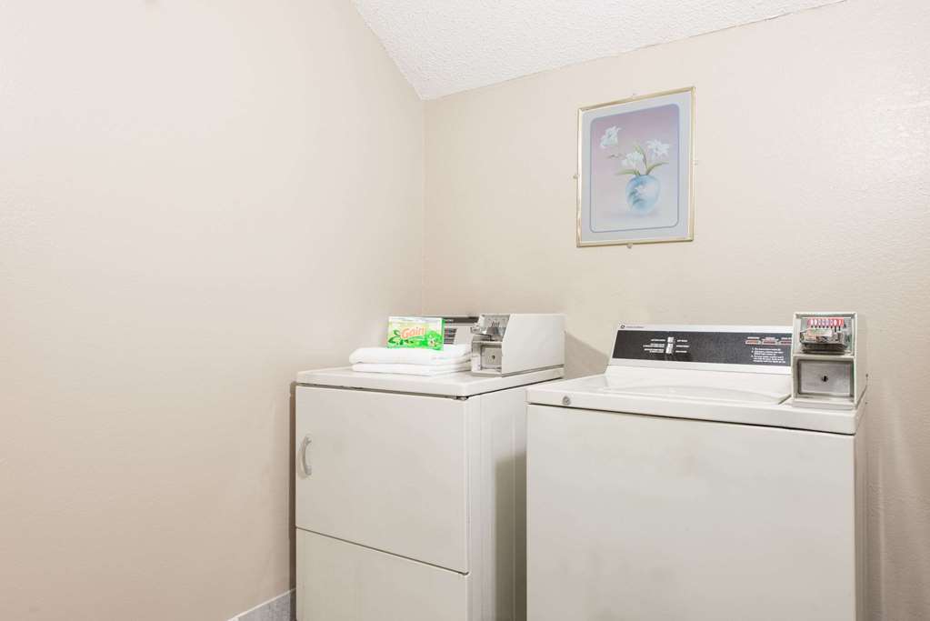 Super 8 by Wyndham Sullivan - photo 14