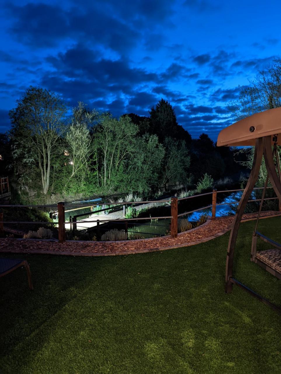 Peacock Lake Glamping — Nottingham — photo 5