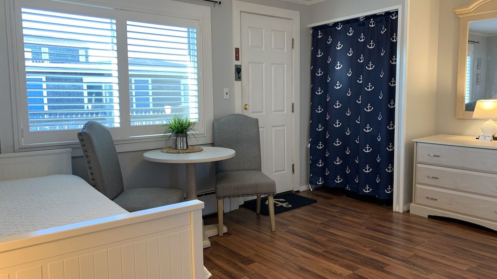 Vineyard Harbor Motel Private Beach - photo 13