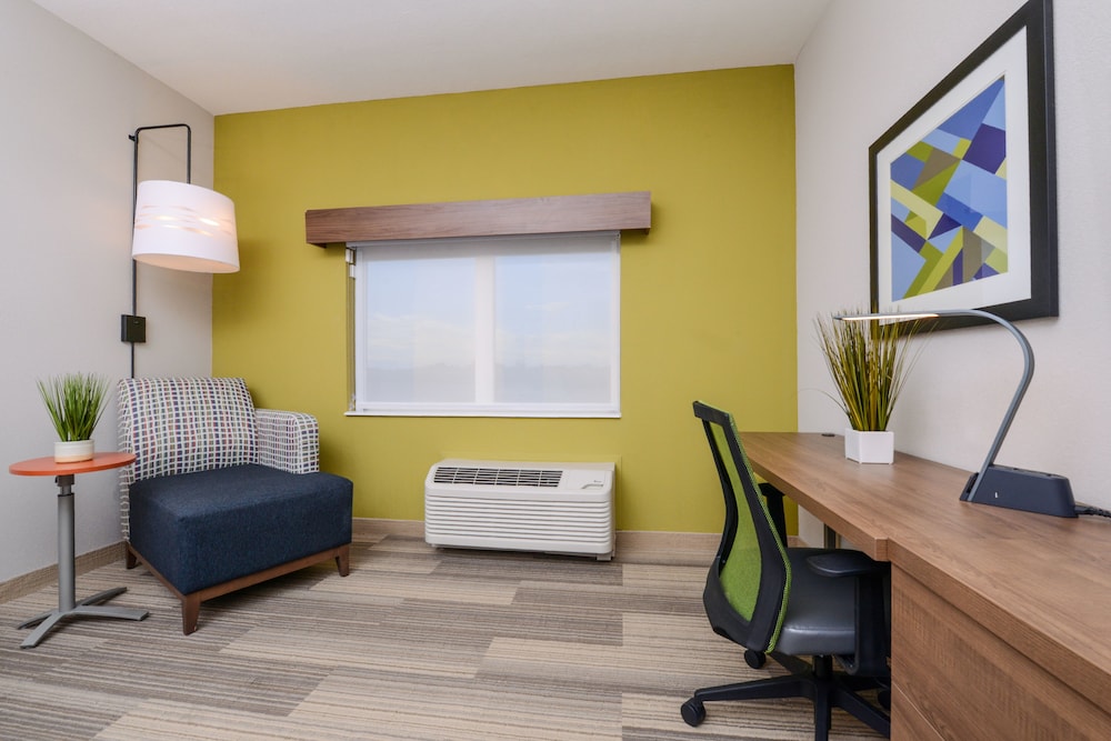 Holiday Inn Express & Suites St. Petersburg Madeira Beach by IHG - photo 6