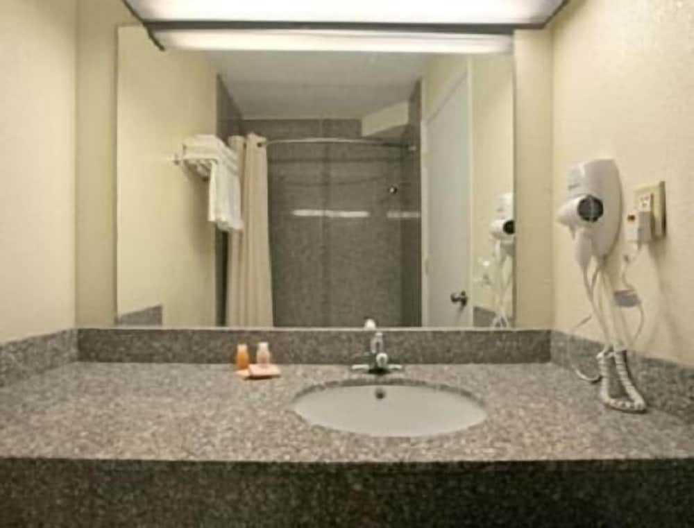 Park Hill Inn and Suites - photo 10