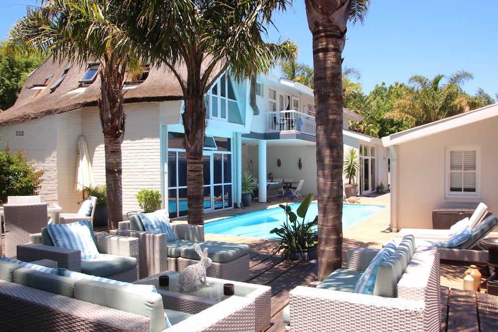 Southern Cross Guesthouse — 4-Star Luxury Hotel in Cape Town, South Africa