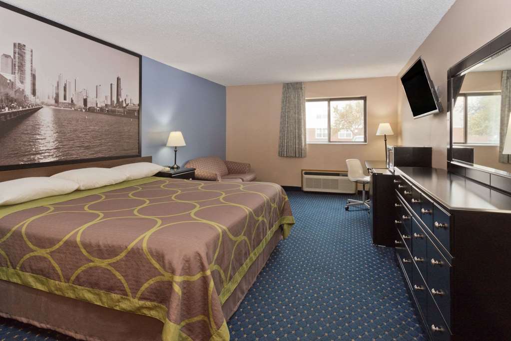 Super 8 by Wyndham Rockford I 90 Casino District - photo 9