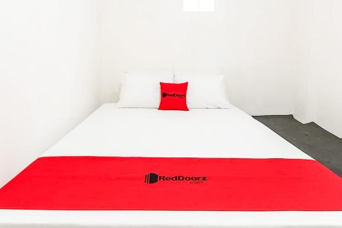 RedDoorz Syariah at Hotel Yasmine Pandaan — hotel in Terawas