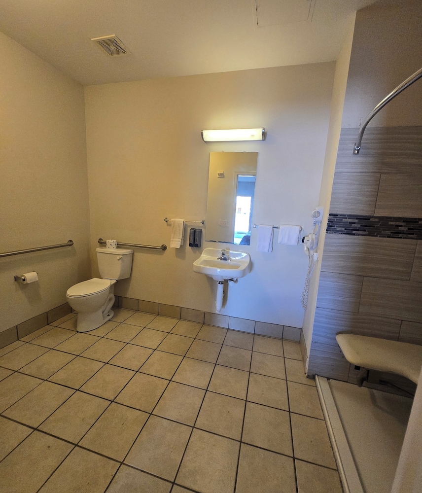 Whitesboro Inn & Suites - photo 10