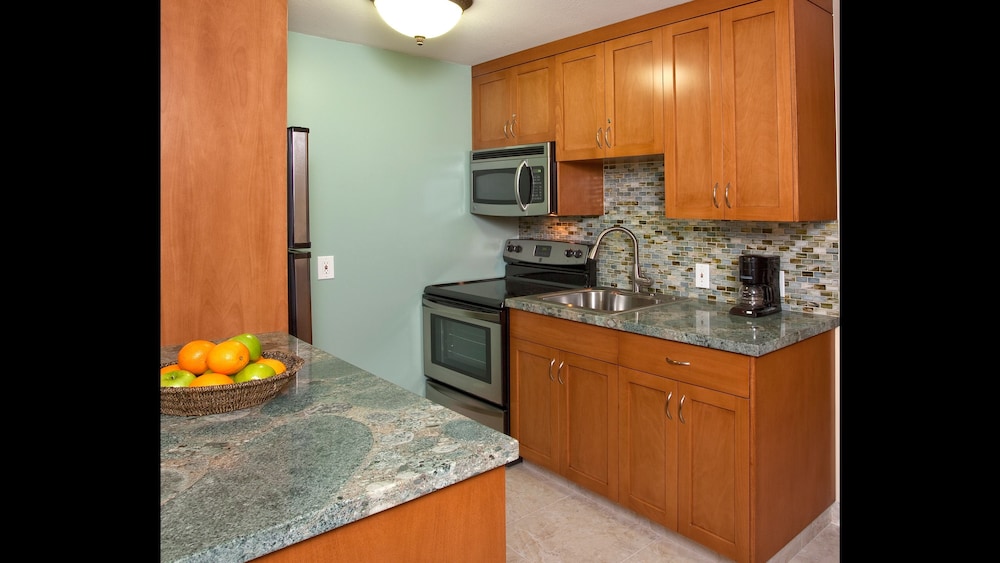 Lahaina Shores Beach Resort - photo 10