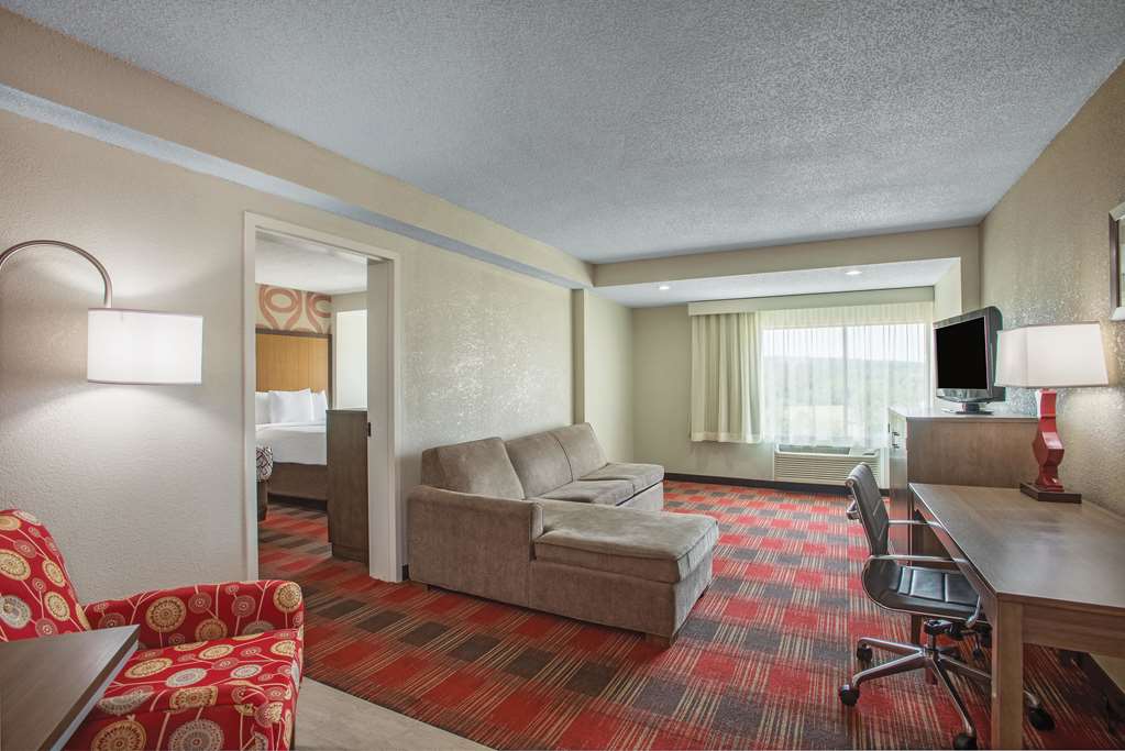 La Quinta Inn & Suites by Wyndham DC Metro Capital Beltway - photo 59