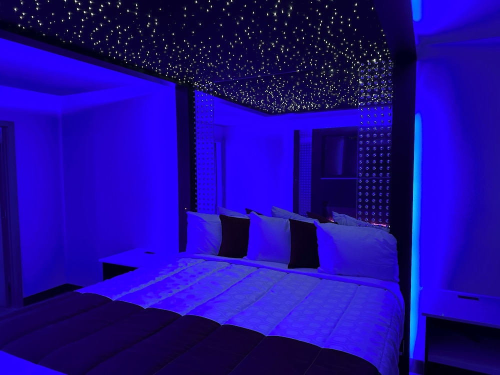 Imperial Suites - photo 13