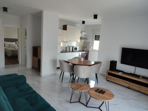 Apartments Dodig — 4-Star Luxury Hotel in Marina, Croatia
