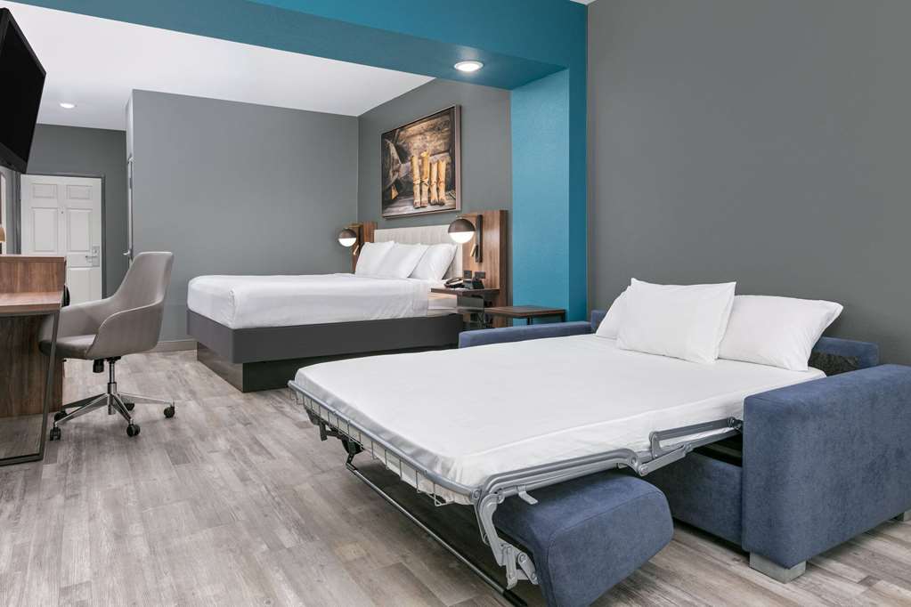 La Quinta Inn & Suites by Wyndham Decatur - photo 11
