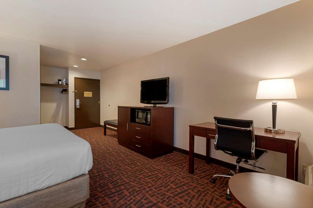Best Western Pony Soldier Inn Airport - photo 11