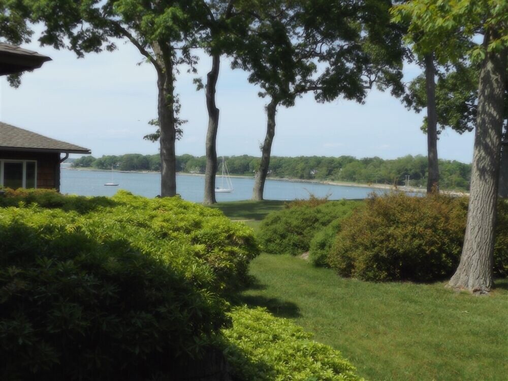 Dering Harbor Inn - photo 23