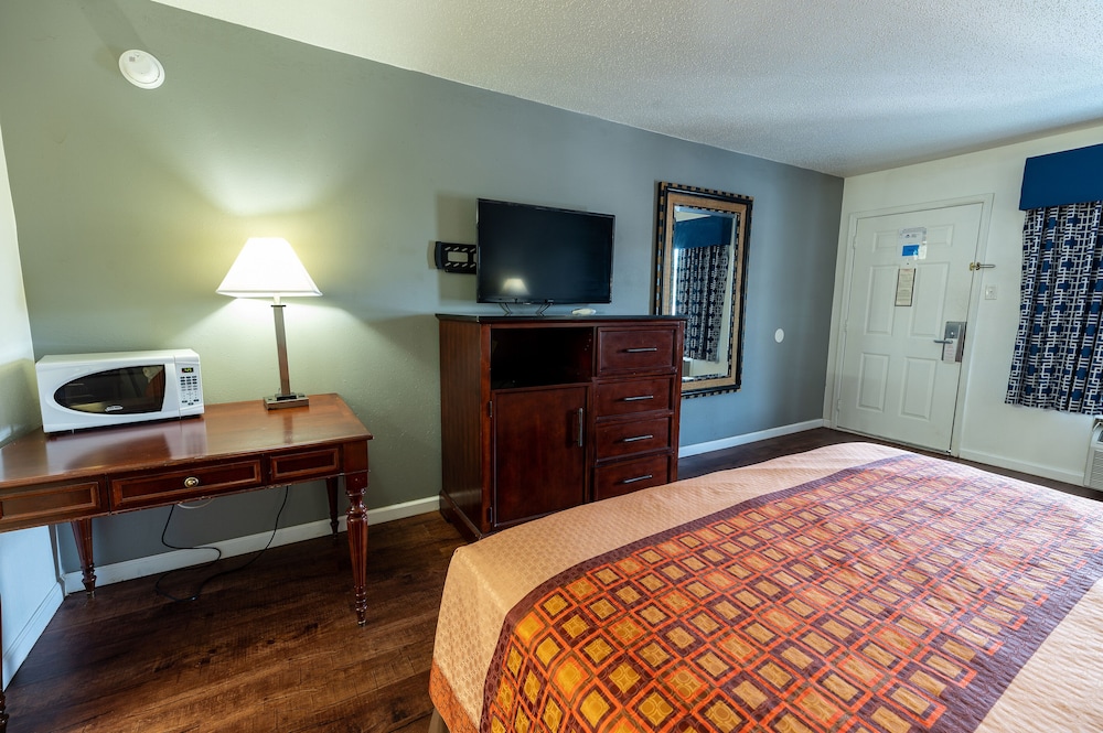 American Inn & Suites Russellville - photo 19