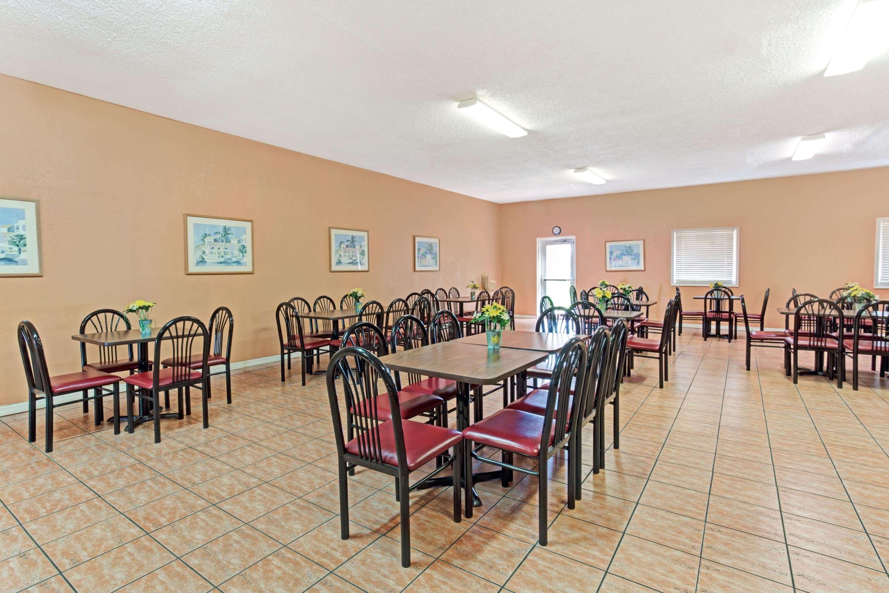 Howard Johnson Inn Tropical Palms Kissimmee - photo 14