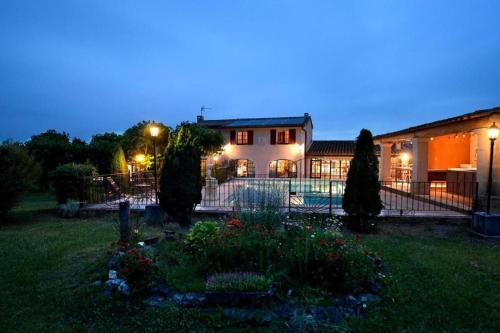Bastide Les Basses Royeres — hotel in Oppede Le Vieux