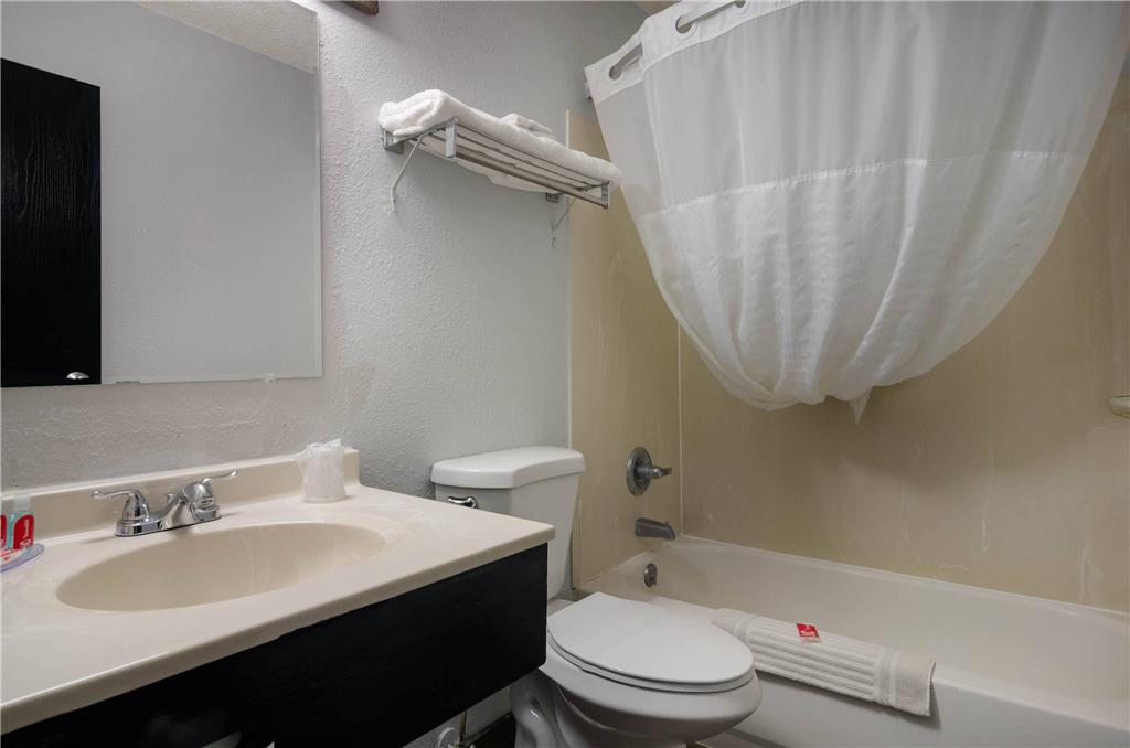 Econo Lodge Scottsbluff NE - photo 12