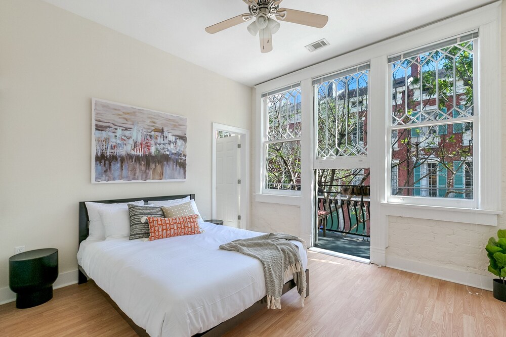 Hip 2BR in Arts Warehouse District - photo 11
