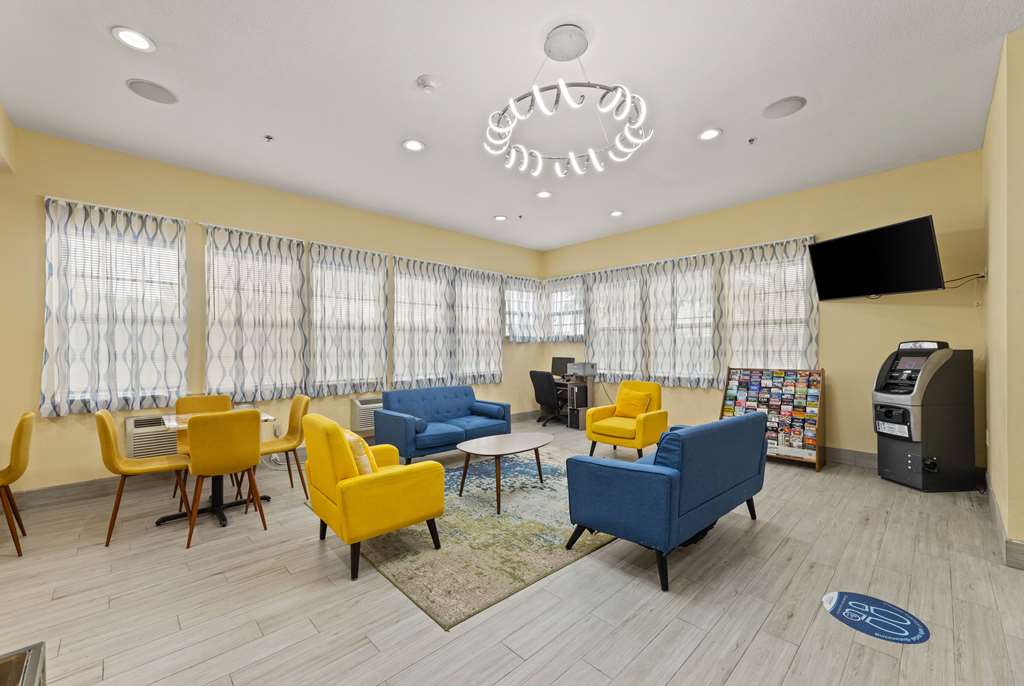 Days Inn & Suites by Wyndham Euless DFW Airport South - photo 15
