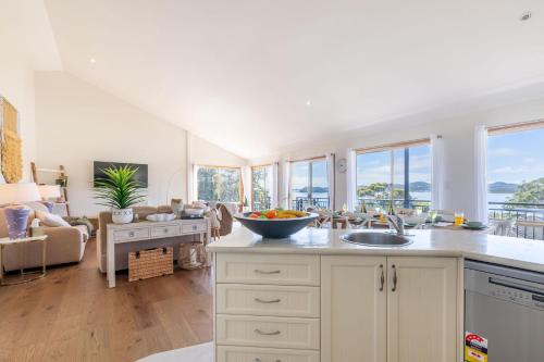 Wanda Up 80 Randall Dr spectacular views aircon and Wi Fi — Salamander Bay — photo 5