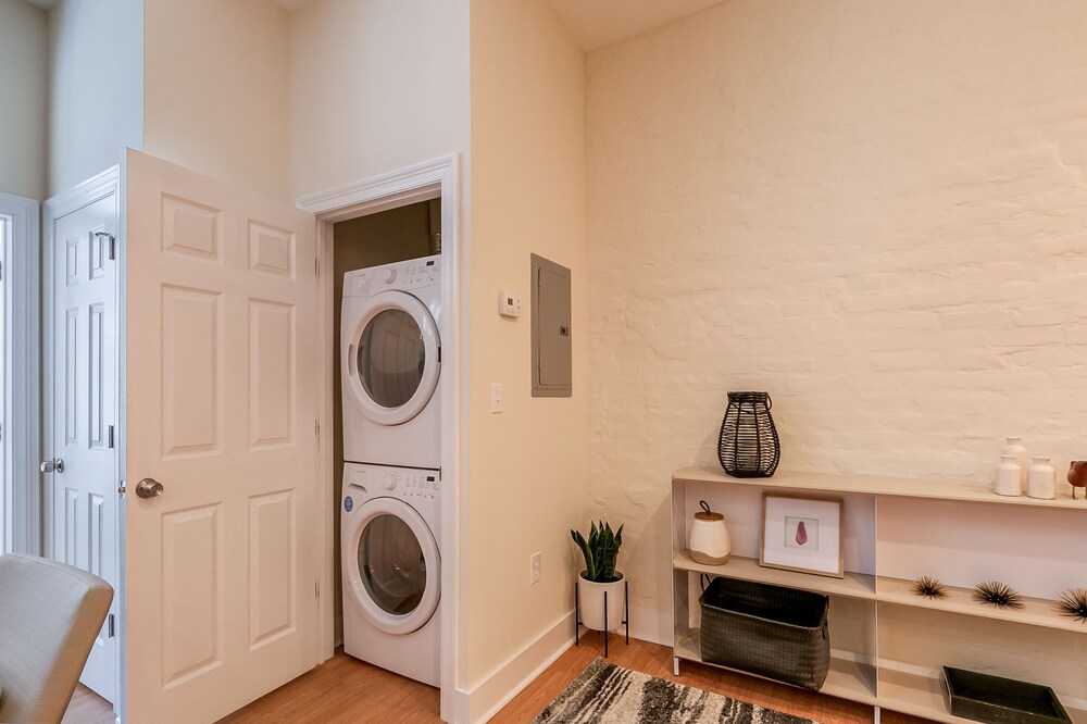 Hip 2BR in Arts Warehouse District - photo 39