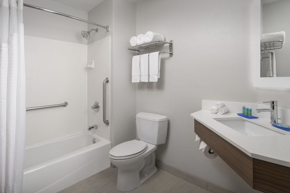 Holiday Inn Express San Antonio N Riverwalk Area by IHG - photo 14