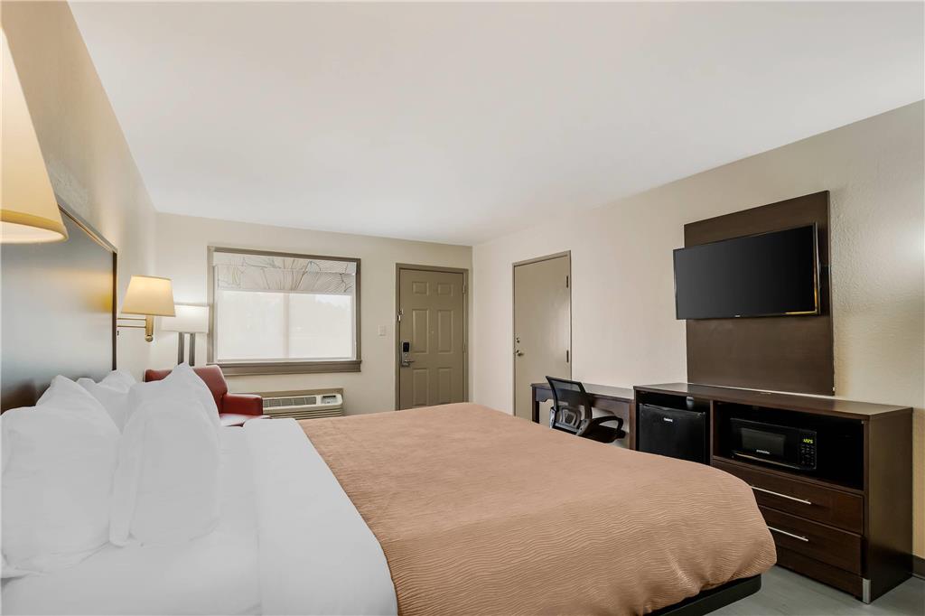 Quality Inn & Suites I 10 near Fiesta Texas - photo 21