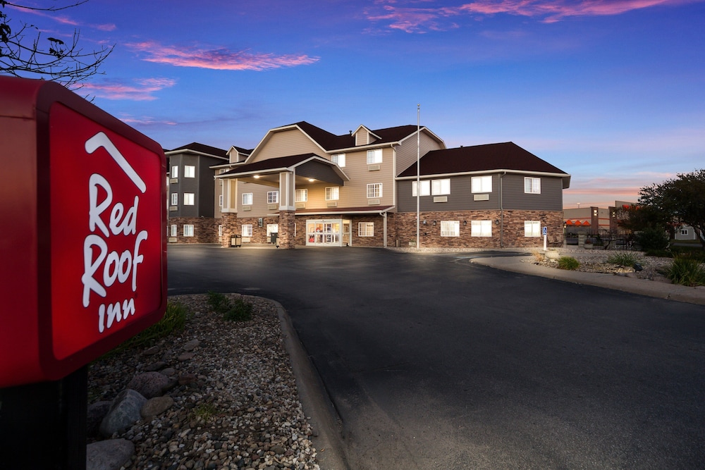 Red Roof Inn & Suites Omaha Council Bluffs - photo 54