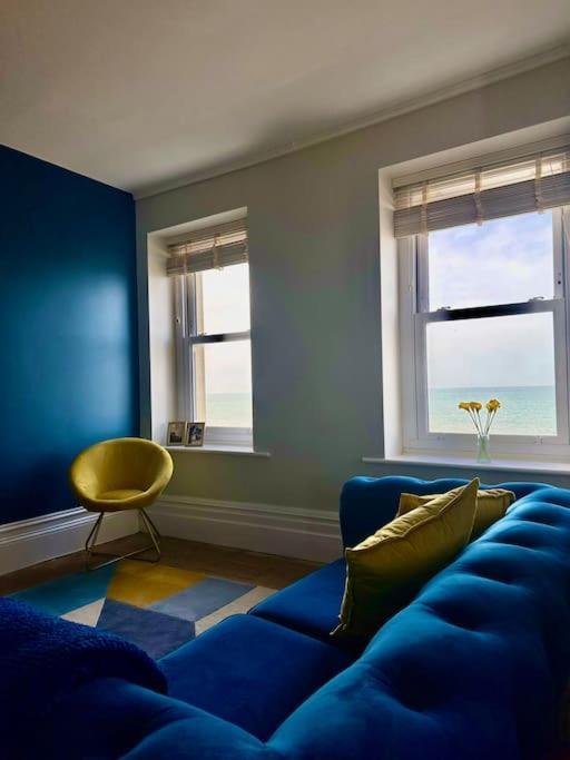 Beach Haven Apartment By Air Premier — 4-Star Luxury Hotel in Seaford, United Kingdom