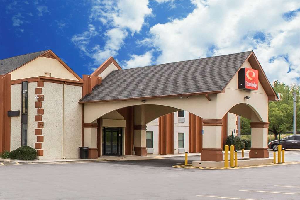 Econo Lodge At Six Flags — hotel in Austell
