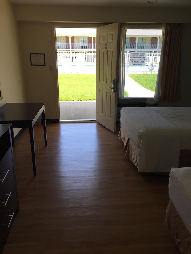 Crystal Inn Eatontown - photo 10