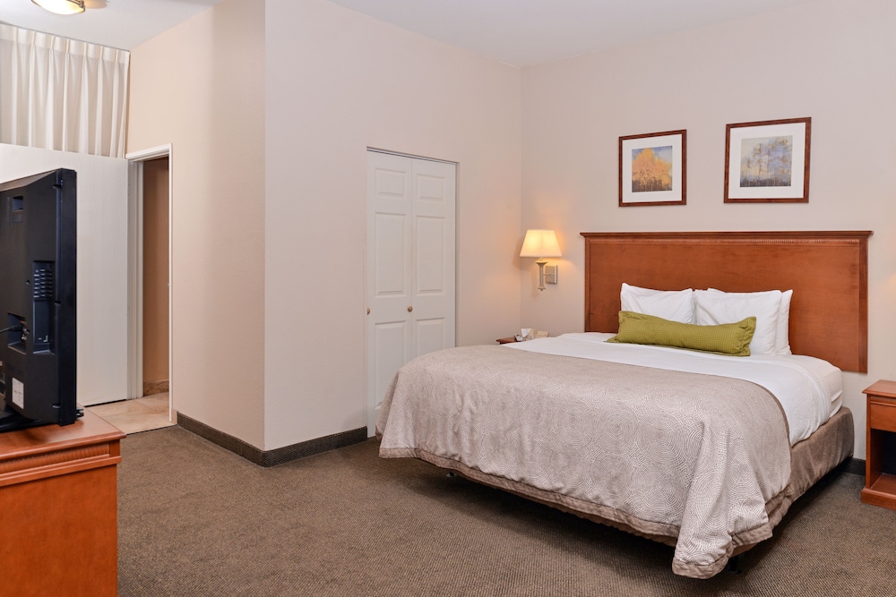 Candlewood Suites San Diego an IHG Hotel - photo 4