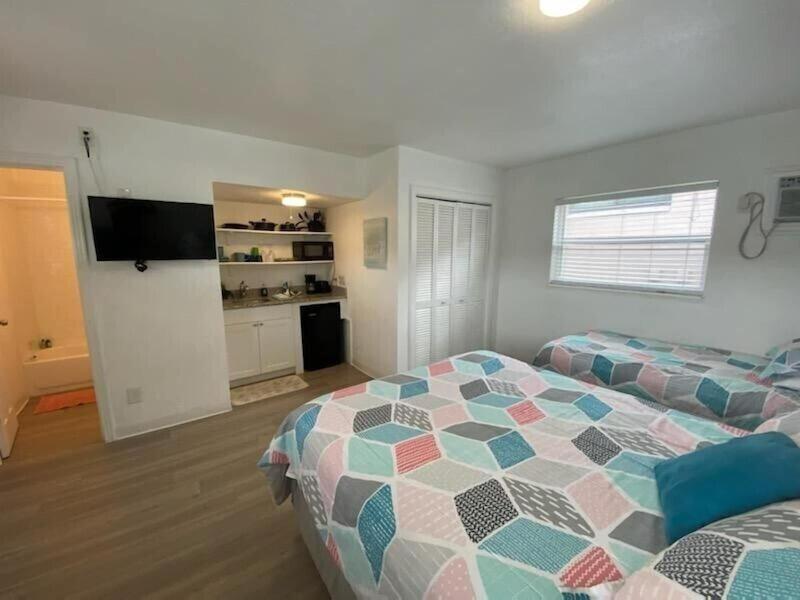 Sun Island Motel - photo 51