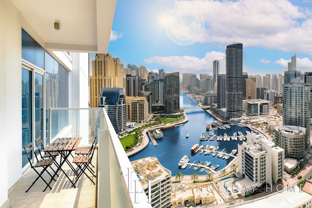 LUX The Ultimate Marina View Suite — 4-Star Luxury Hotel in Dubai, United Arab Emirates