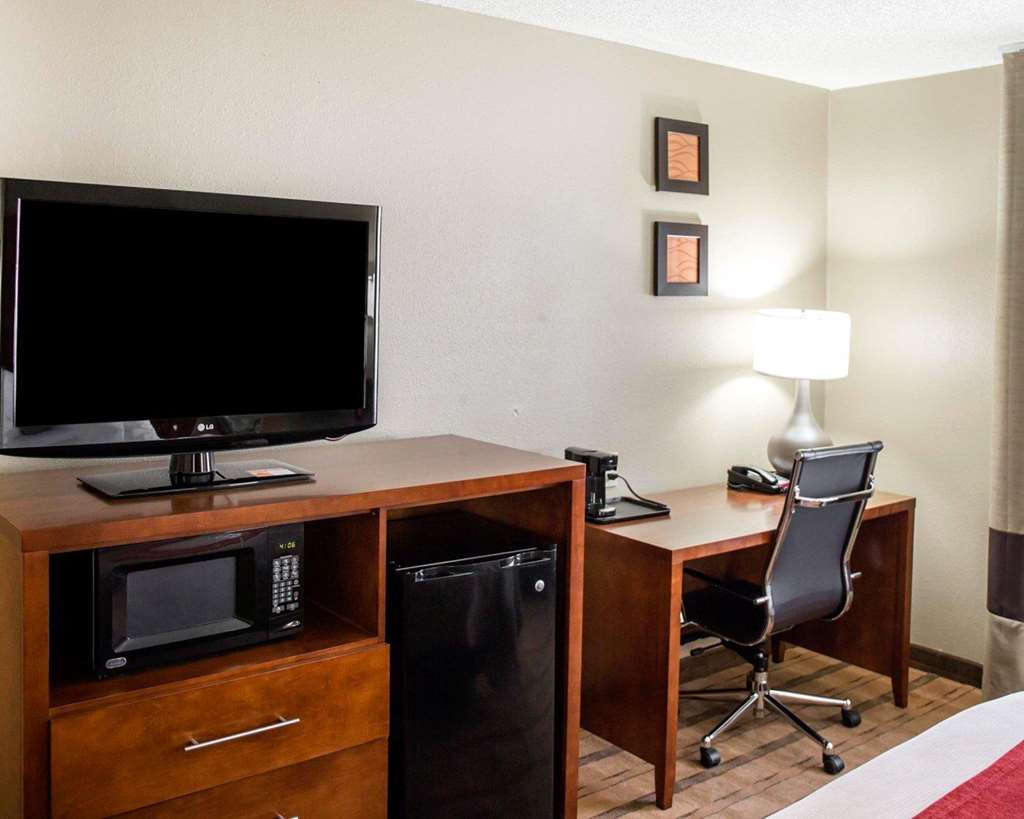 Comfort Inn & Suites Coralville Iowa City near Iowa River Landing - photo 19