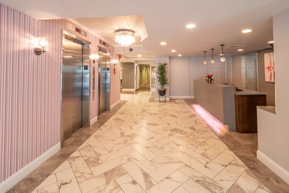 West End Washington DC Tapestry Collection by Hilton - photo 17