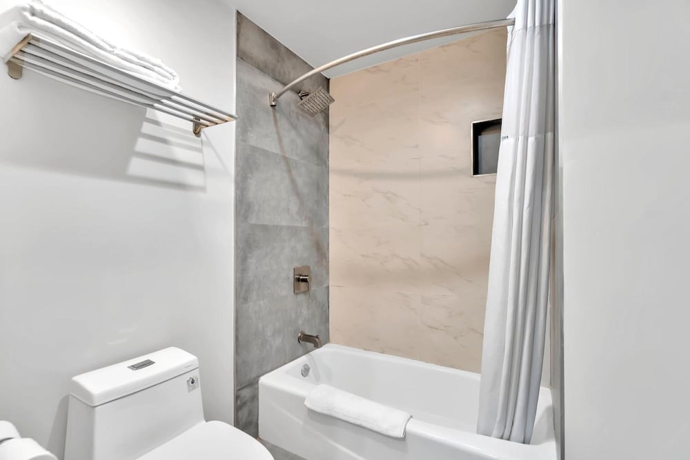 Exclusivo Inn & Suites - photo 21