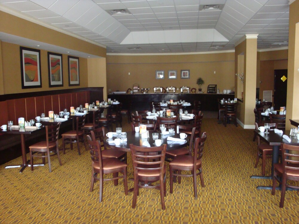 Holiday Inn Hotel & Suites Boston Peabody by IHG - photo 24