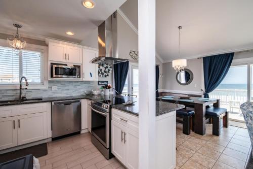Just Beachy by Oak Island Accommodations - photo 7