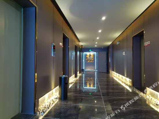 Chris Hotel in Unknown City, People's Republic of China