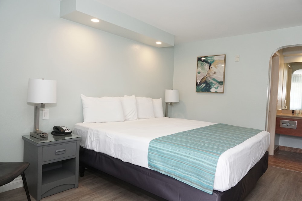Riverleaf Inn Mission Valley - photo 12
