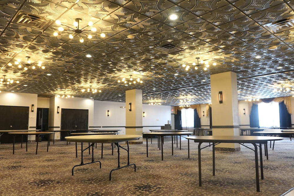 American Inn & Suites Waterford - photo 37
