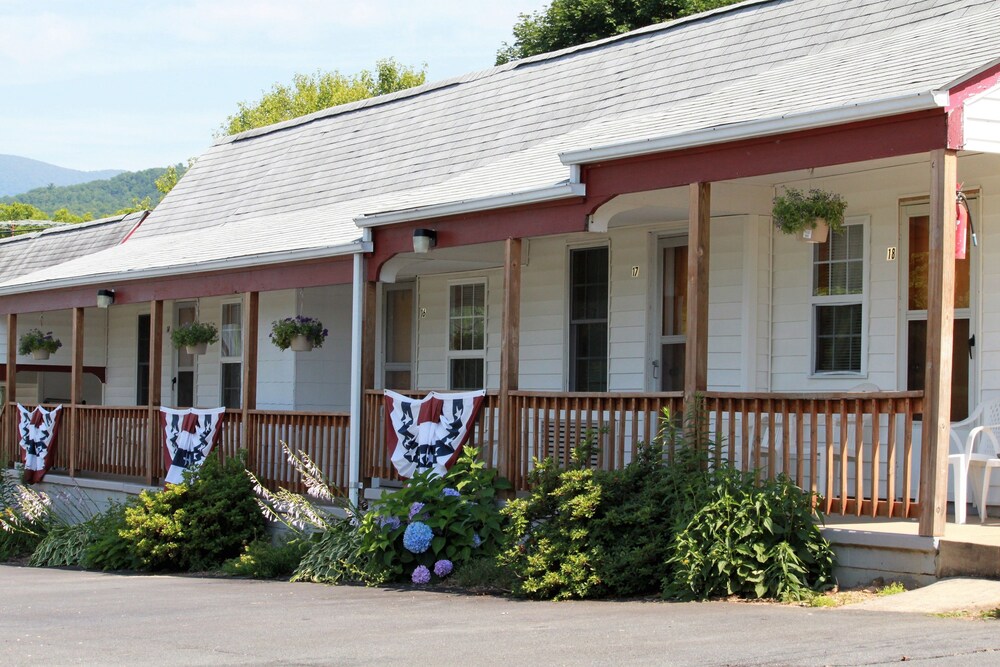 Hillside Motel LLC - carbon neutral hotel in Luray