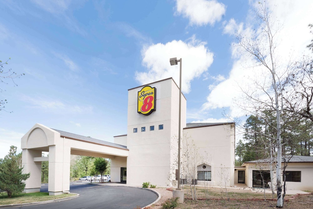 Super 8 by Wyndham Show Low in Show Low, United States