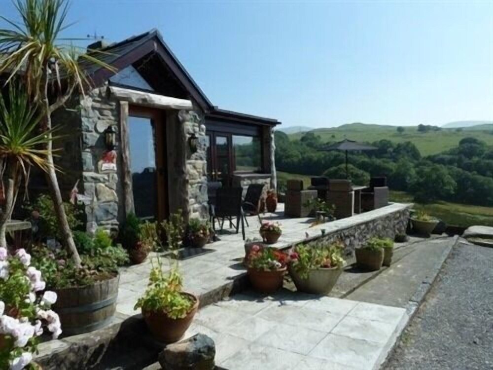 Rhiwiau Isaf — 4-Star Luxury Hotel in Llanfairfechan, United Kingdom