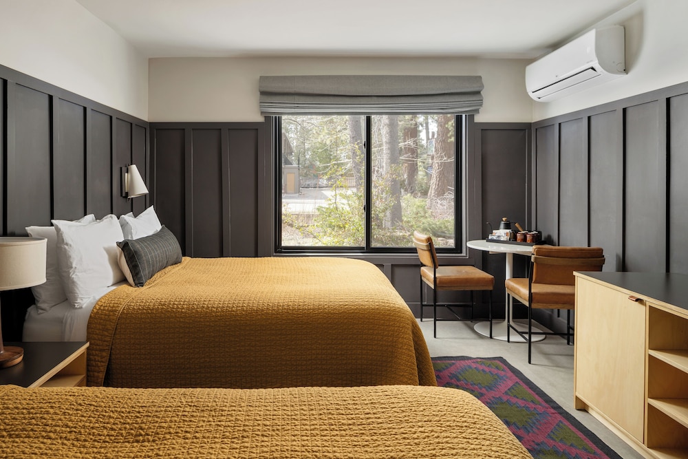 The Coachman Hotel - photo 13