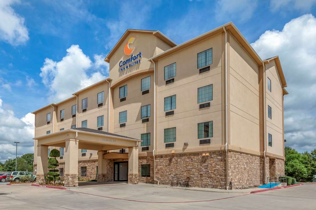 Comfort Inn & Suites Paris in Paris, United States