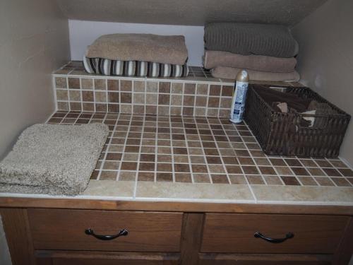 The Cute & Cozy Upper Apt Great Location — 4-Star Luxury Hotel in Frankfort, United States