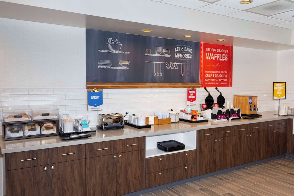 Hampton Inn & Suites Riverton - photo 59